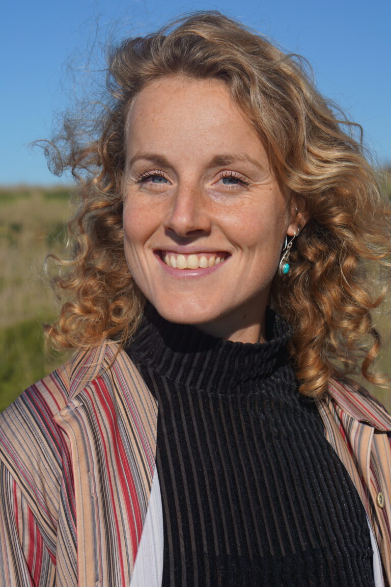 Lieke Omlo is behandelaar, opgeleid als orthopedagoog/psycholoog en biedt online therapie voor Nederlandse expat gezinnen.